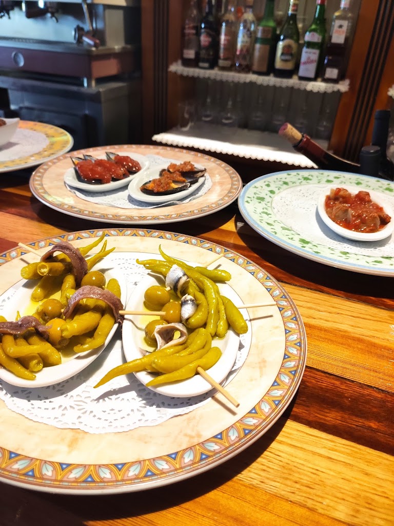 Goiz Argi Taberna — Comida y bebida