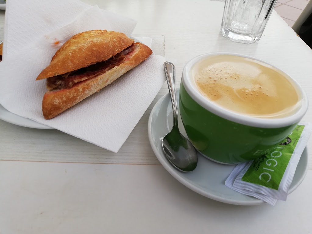 Cafe L'ARENAL — Comida y bebida