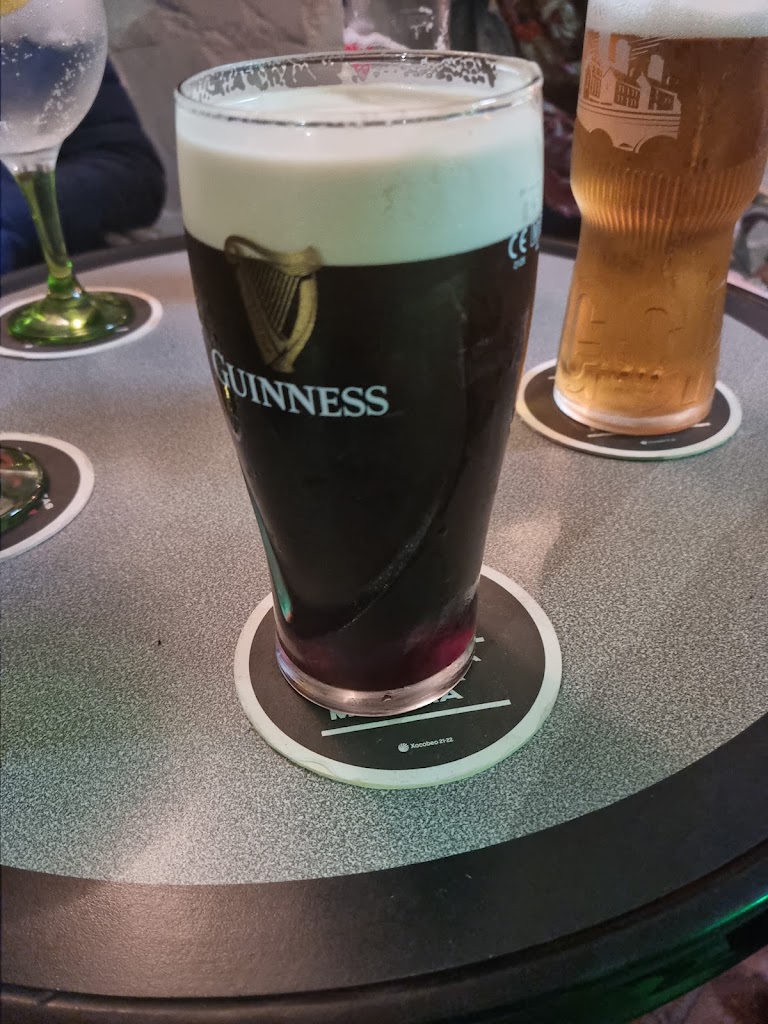 O'Hara's Irish Pub — Comida y bebida