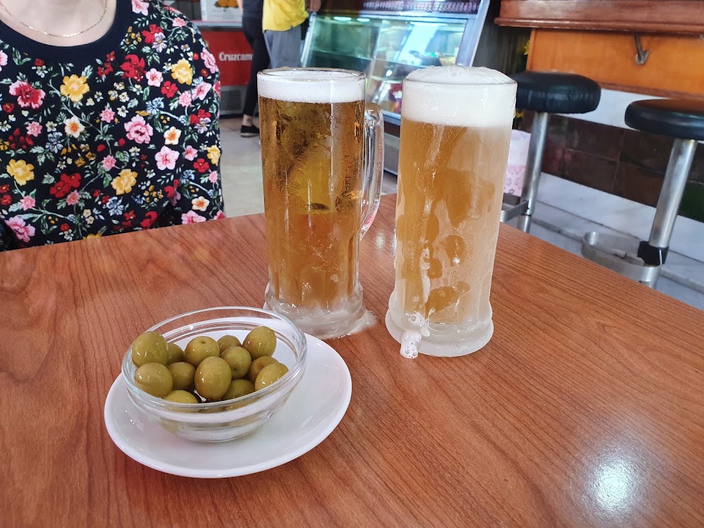 Cafe Niu Niu Bar — Comida y bebida