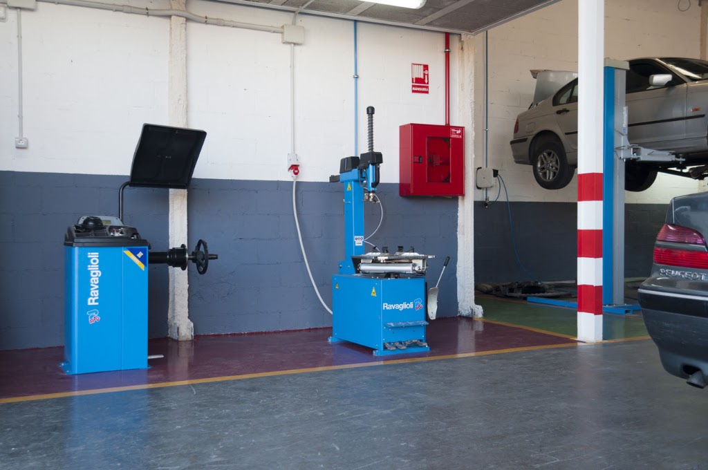 Taller Car & Truck (Rafa Avila) — Interior