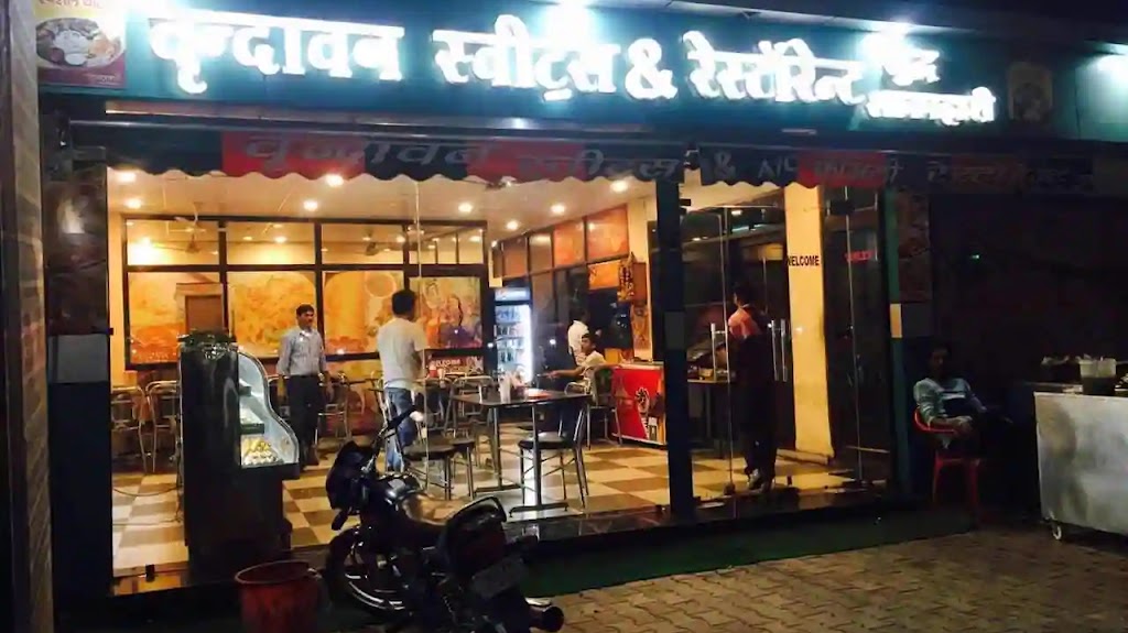 Vrindavan Restaurant Food Delivery In Train At Jhansi Station