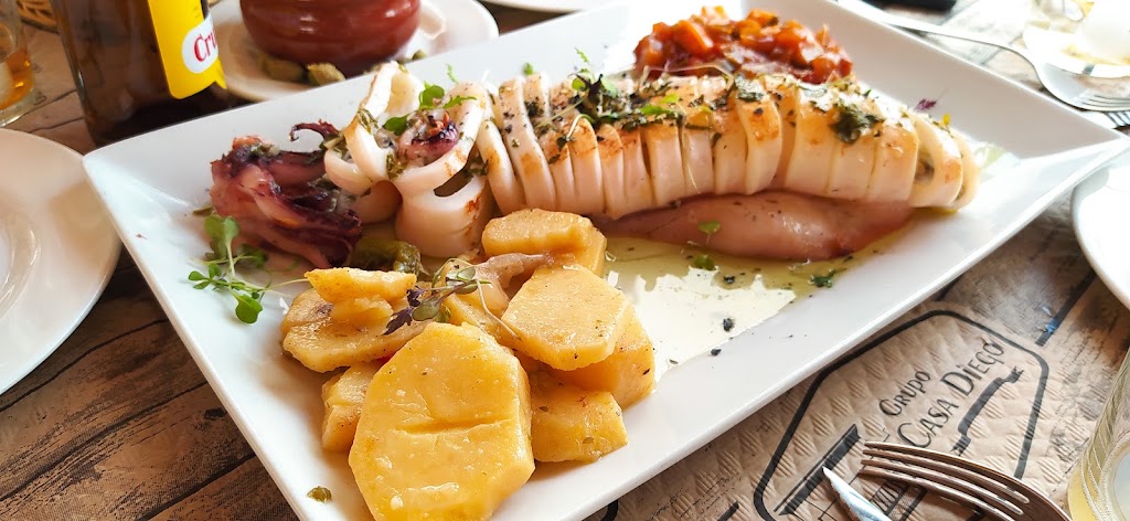 Cafeteria - Restaurante El Mercado — Comida y bebida