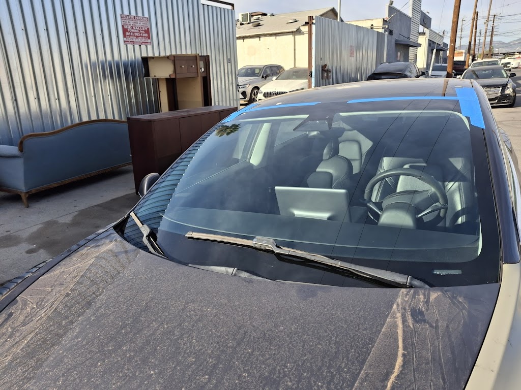 Menos auto glass in Los Angeles