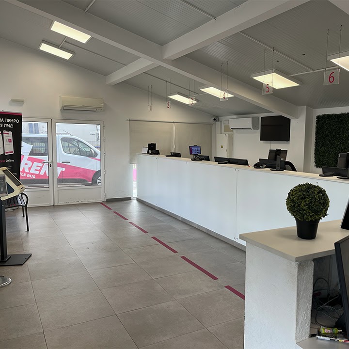 ClickRent Menorca Aeropuerto | Alquiler de Coches y Furgonetas — Interior