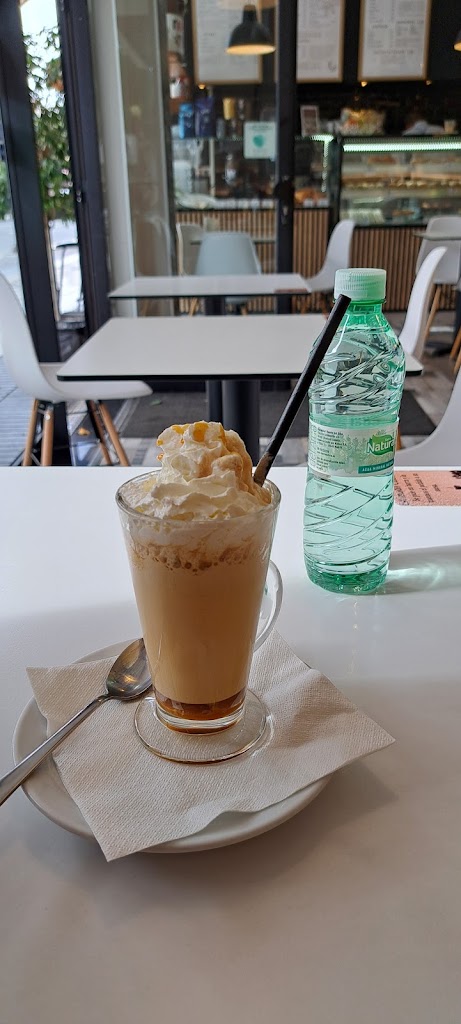 Reina Cafeteria — Cafe