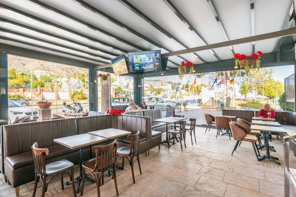 Sport Bar Nerja Club — Ambiente