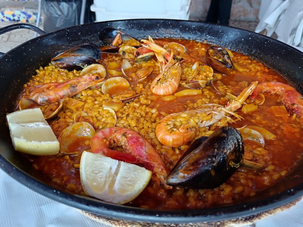 Restaurante Mares Bravas — Comida y bebida