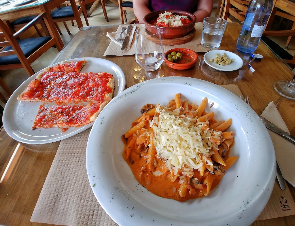 Restaurante Gallipoli — Comida y bebida