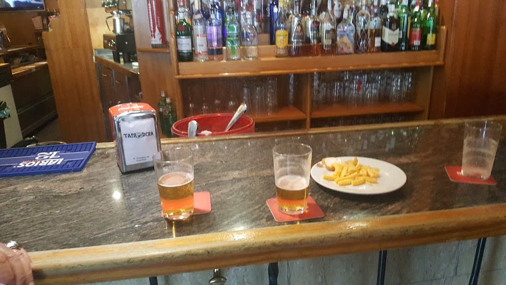 Taberna Restaurante Ramona — Comida y bebida