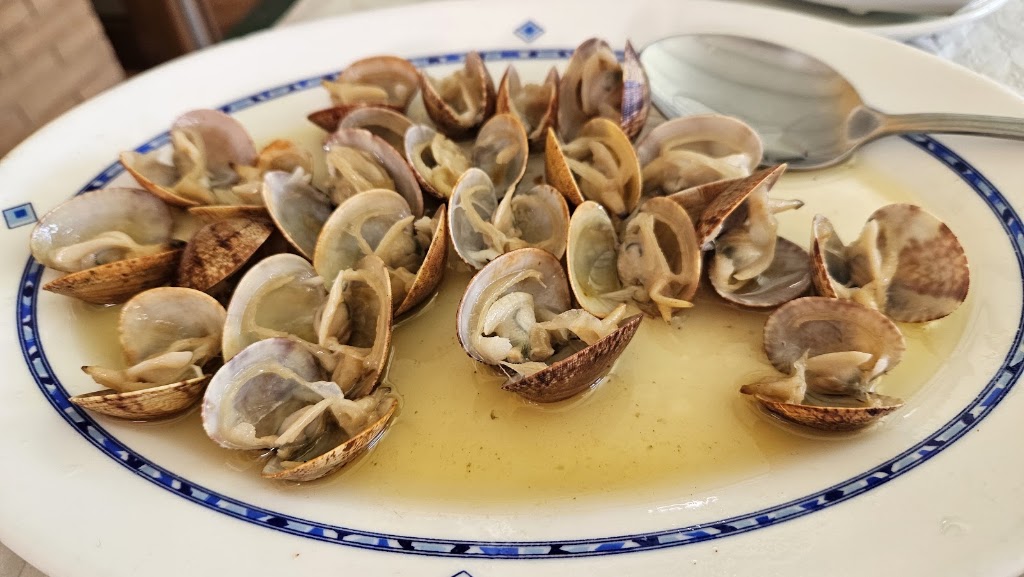 Casa Miguel Angel y Micaela Restaurante comida para llevar. Loterias — Almejas al vapor