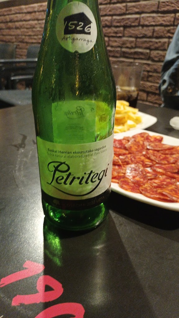 Orbegozo Taberna — Comida y bebida