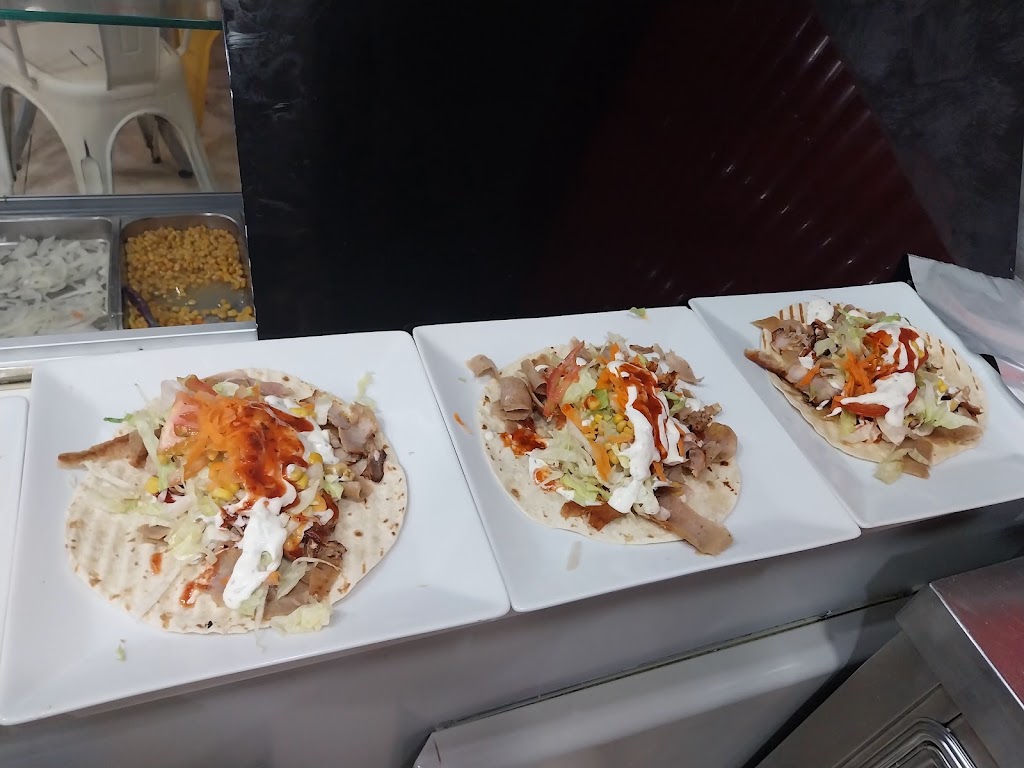 YANIS Kebab & Pizzeria — Comida y bebida