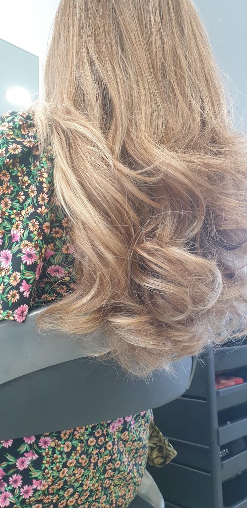 Peluqueria Unisex Moneiva & Anjara — Peinado