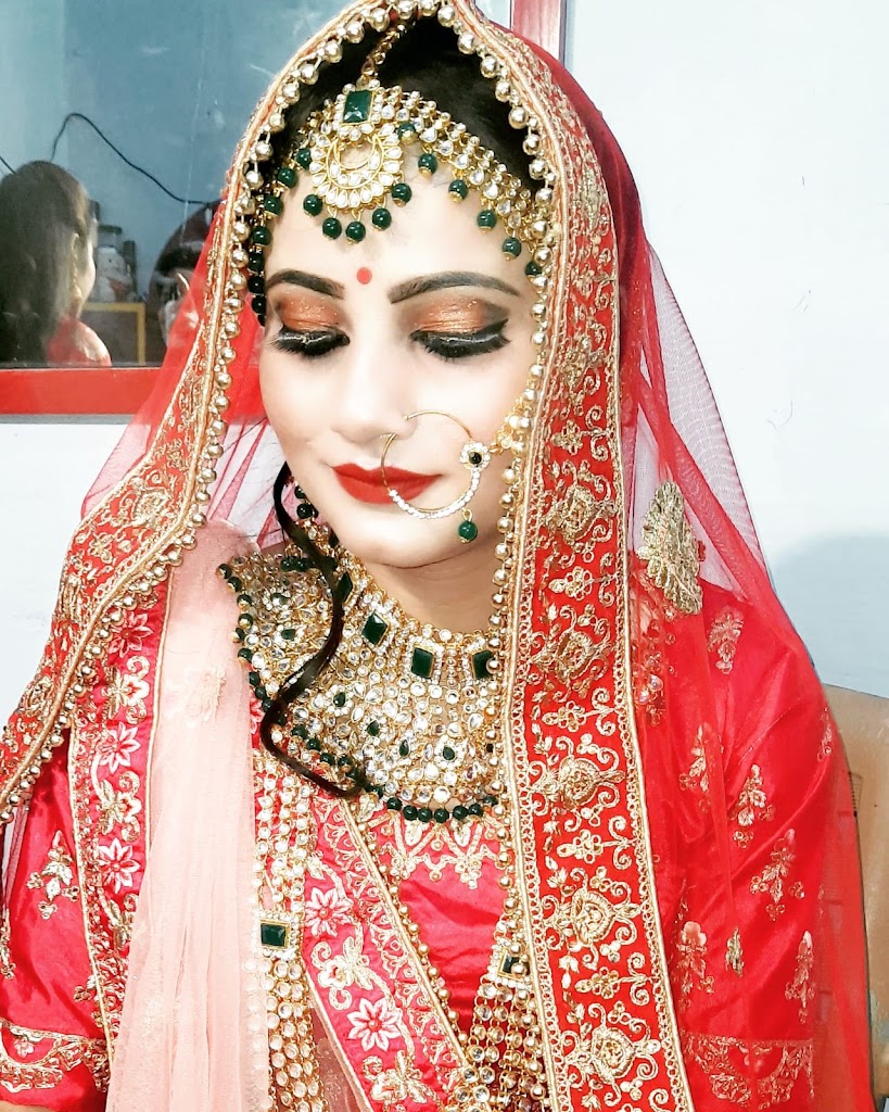 Klpnaa Byuuttii Paarlr Dausaa