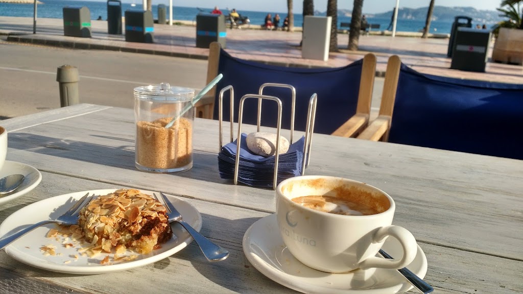 Cafe Mira Luna — Comida y bebida