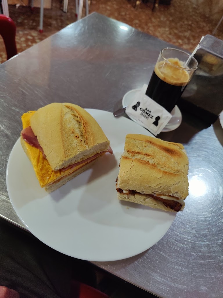 Bar Gomez — Comida y bebida