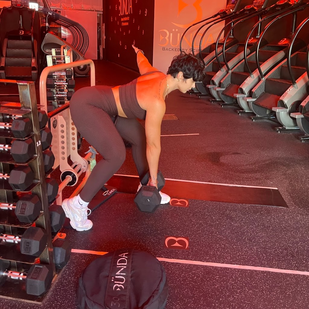  BÜNDA WOODLAND HILLS