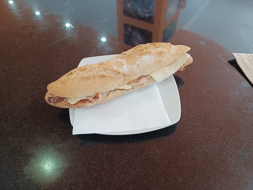 CAFETERIA ESTACION DE AUTOBUSES — Comida y bebida