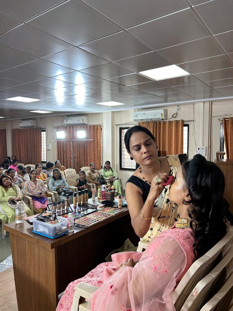 Beauty Parlour Classes