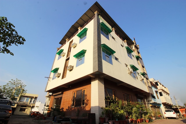 Oyo 37123 Hotel Pacific