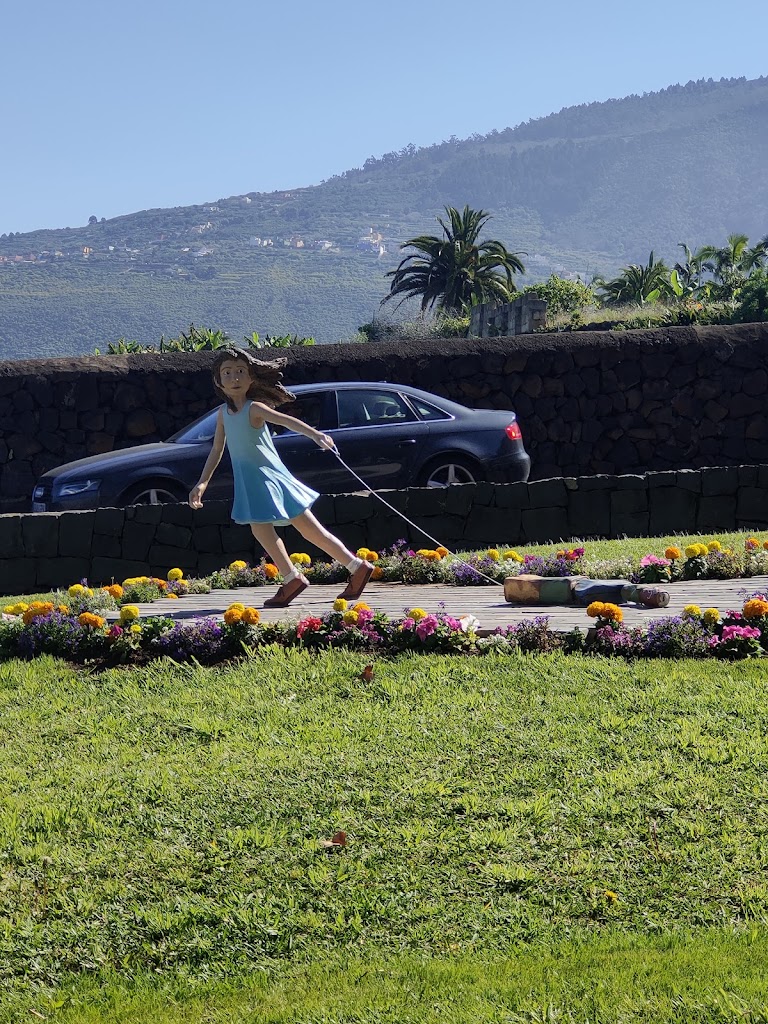 Esculturas ciudad amiga de la infancia La Orotava — Montana