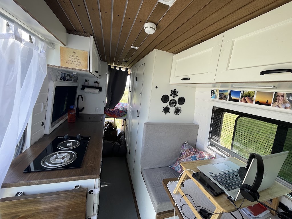Rusticamper — Interior