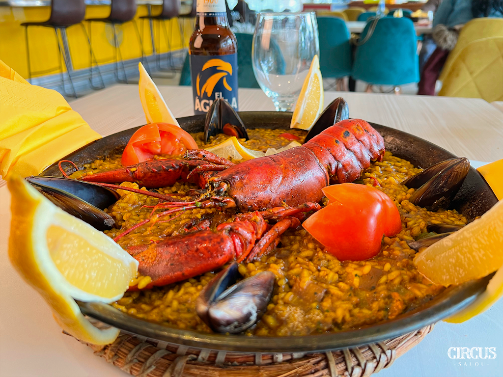 Bar restaurante Circus Beach — Comida y bebida