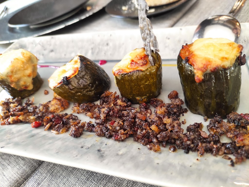 Mintxo Restaurante — Comida y bebida