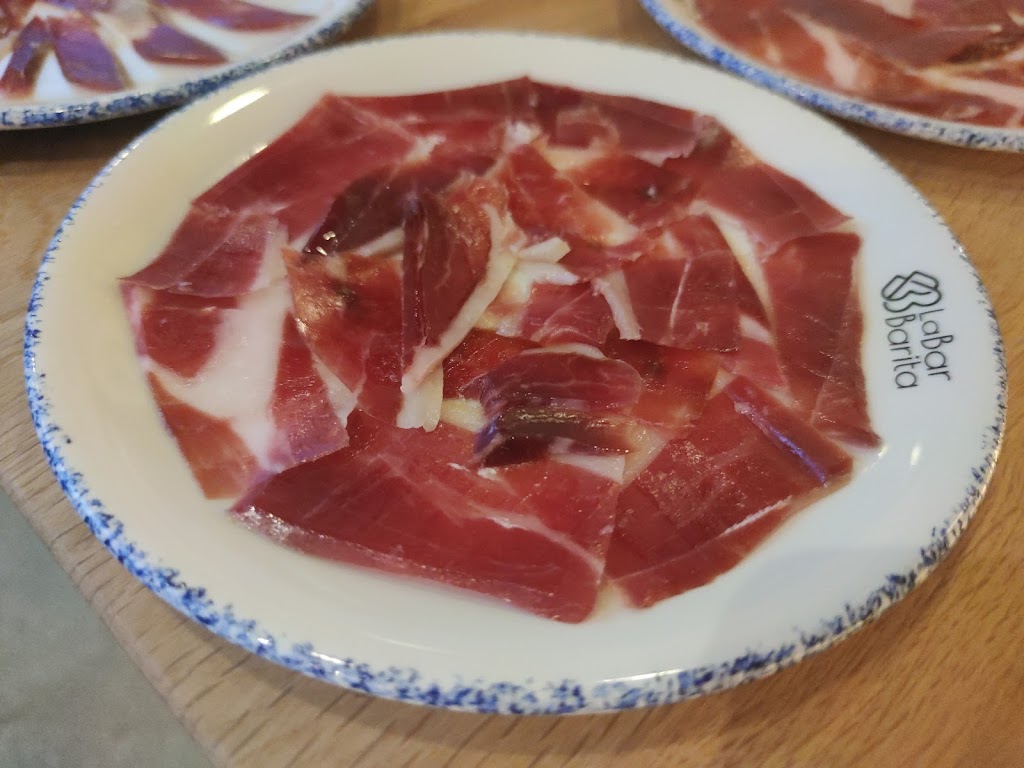 La Bar Barita Cerveceria — Comida y bebida