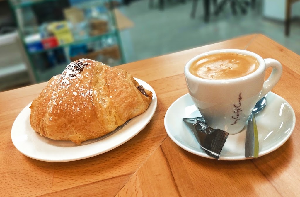 Bar cafeteria L'exquisita — Comida y bebida