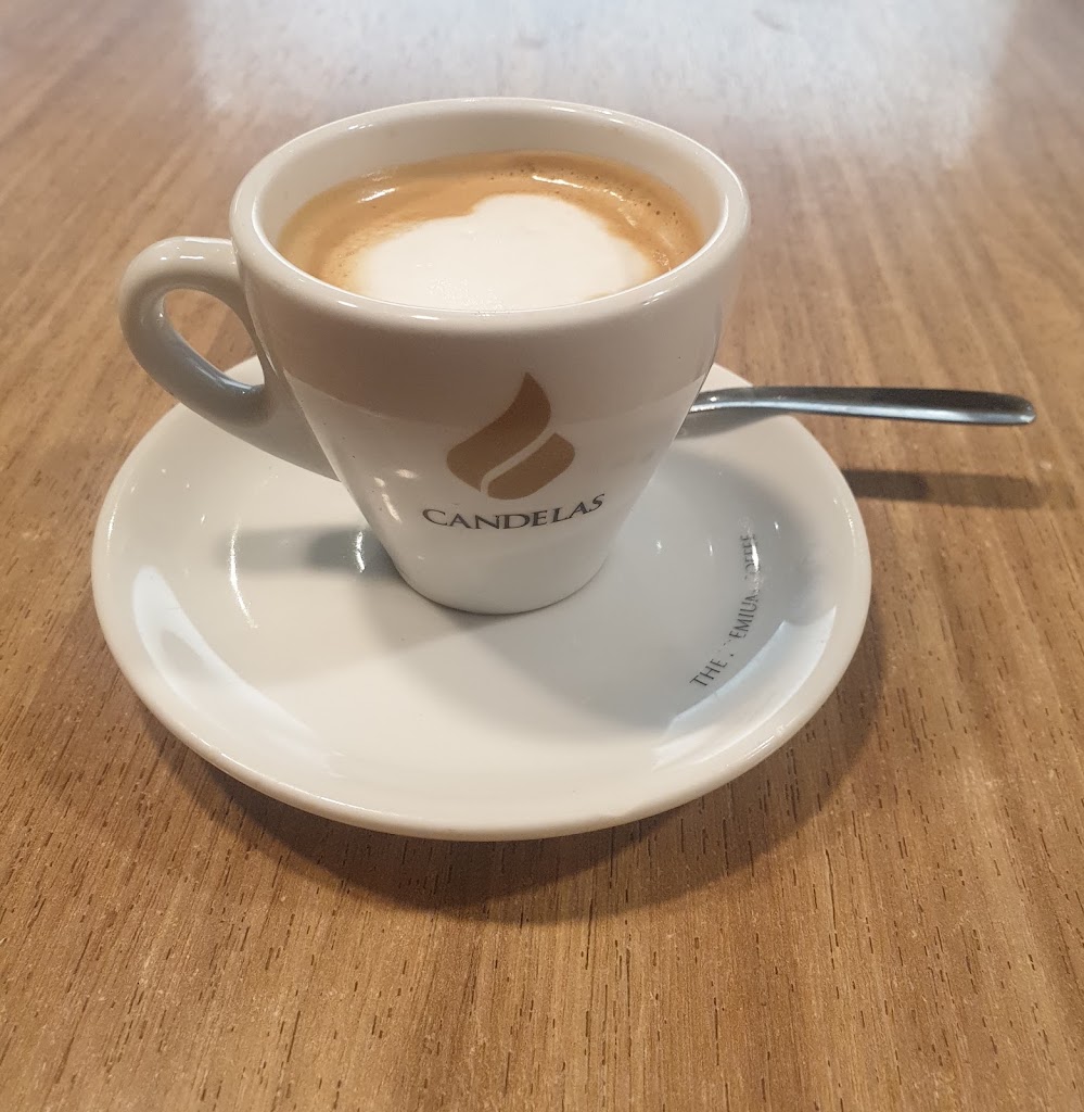 Cafeteria Colmado — Comida y bebida