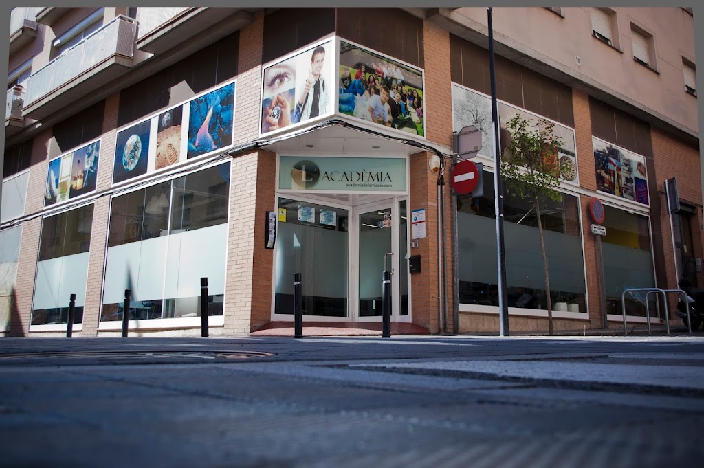 L' ACADEMIA - cursos de formacio per a joves i adults