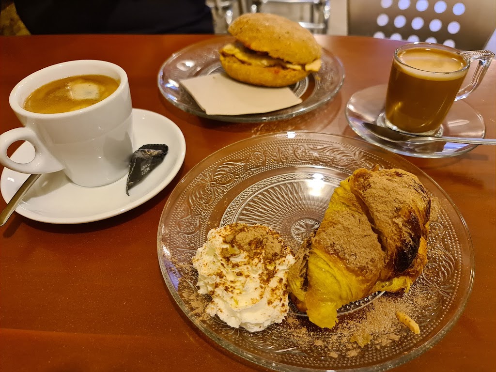 Cafeteria El Raco de la Font — Comida y bebida