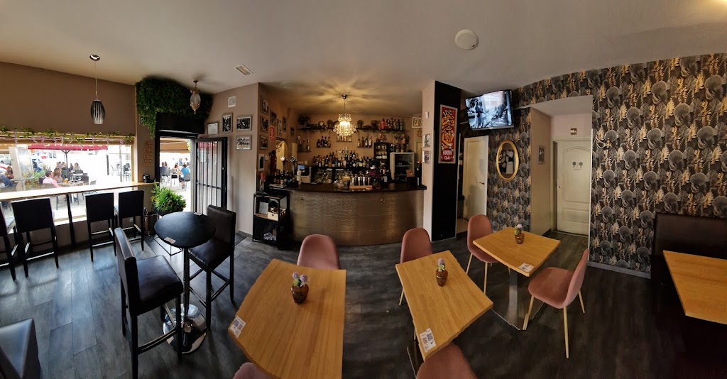El Encanto Cocktail Bar — Ambiente