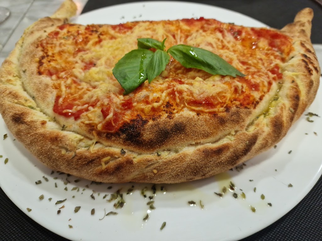 Pizzeria La Bella Toscana — Calzone