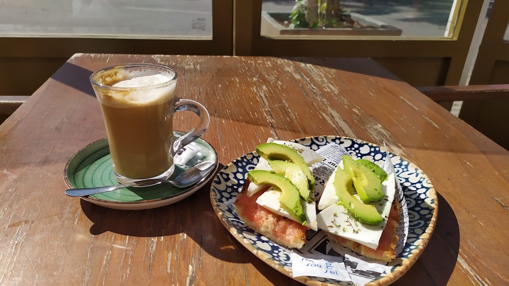 Cafeteria Cadamunt — Comida y bebida