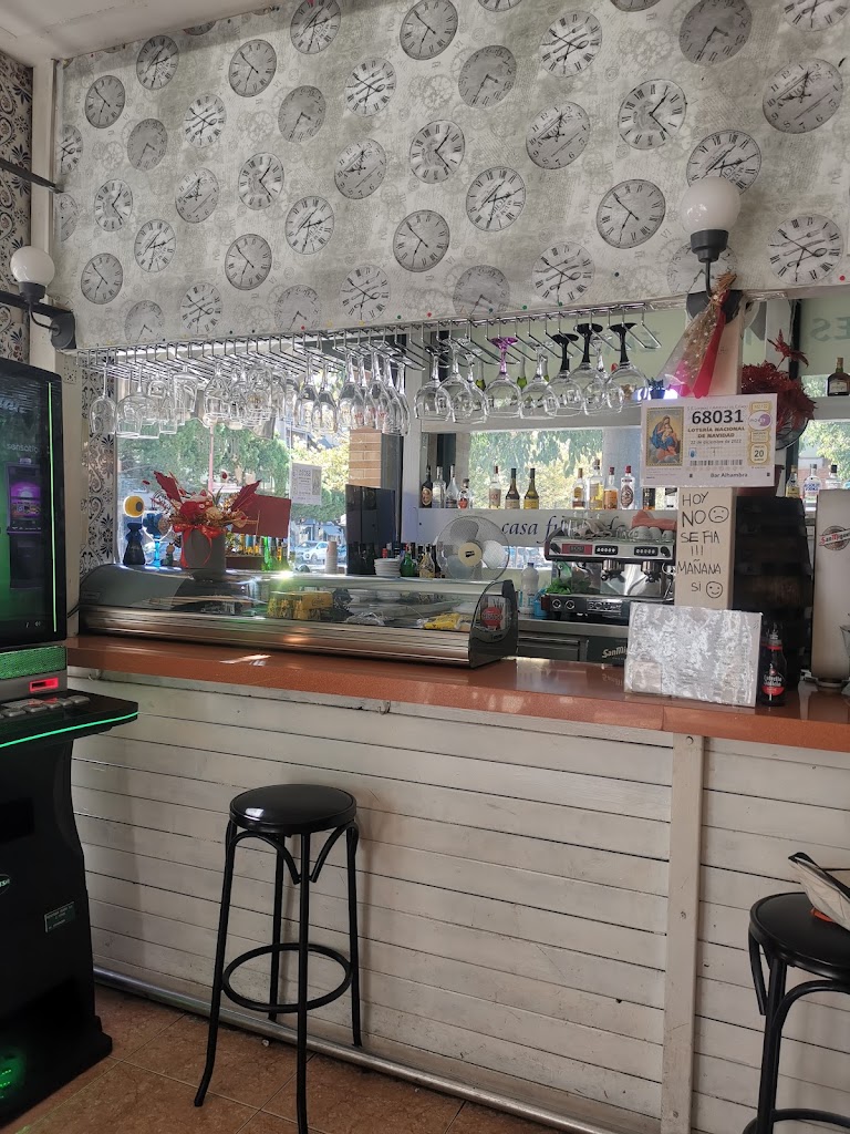 Alhambra 57 El Arte Del Tapeo — Ambiente