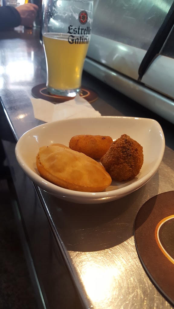 La Cantina — Comida y bebida