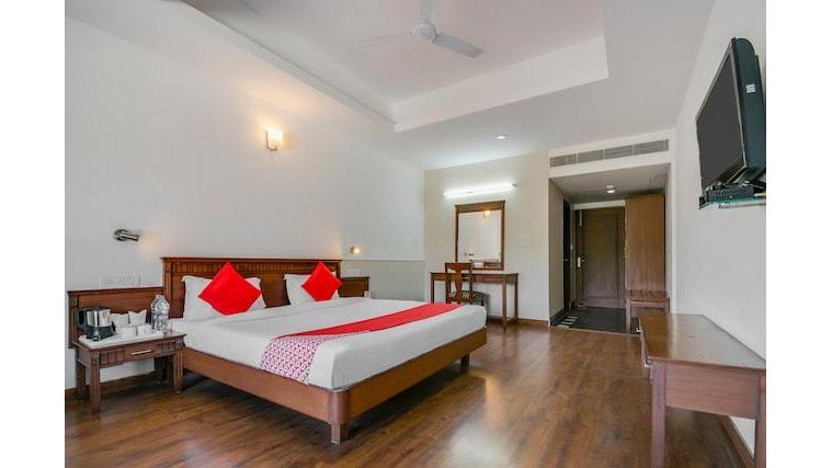 Oyo 24304 Rex Hotel
