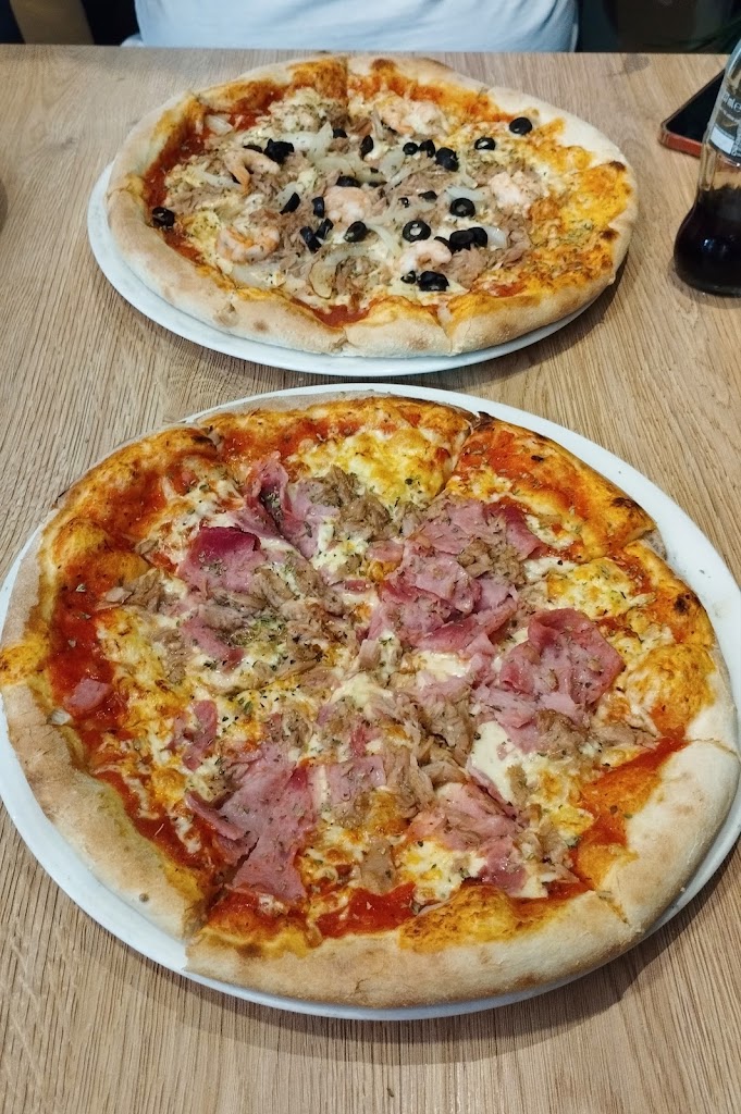 bormeo pizzeria grill — Pizza