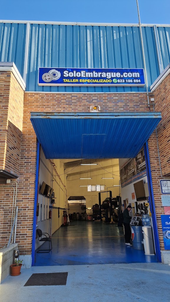 SoloEmbrague — Exterior