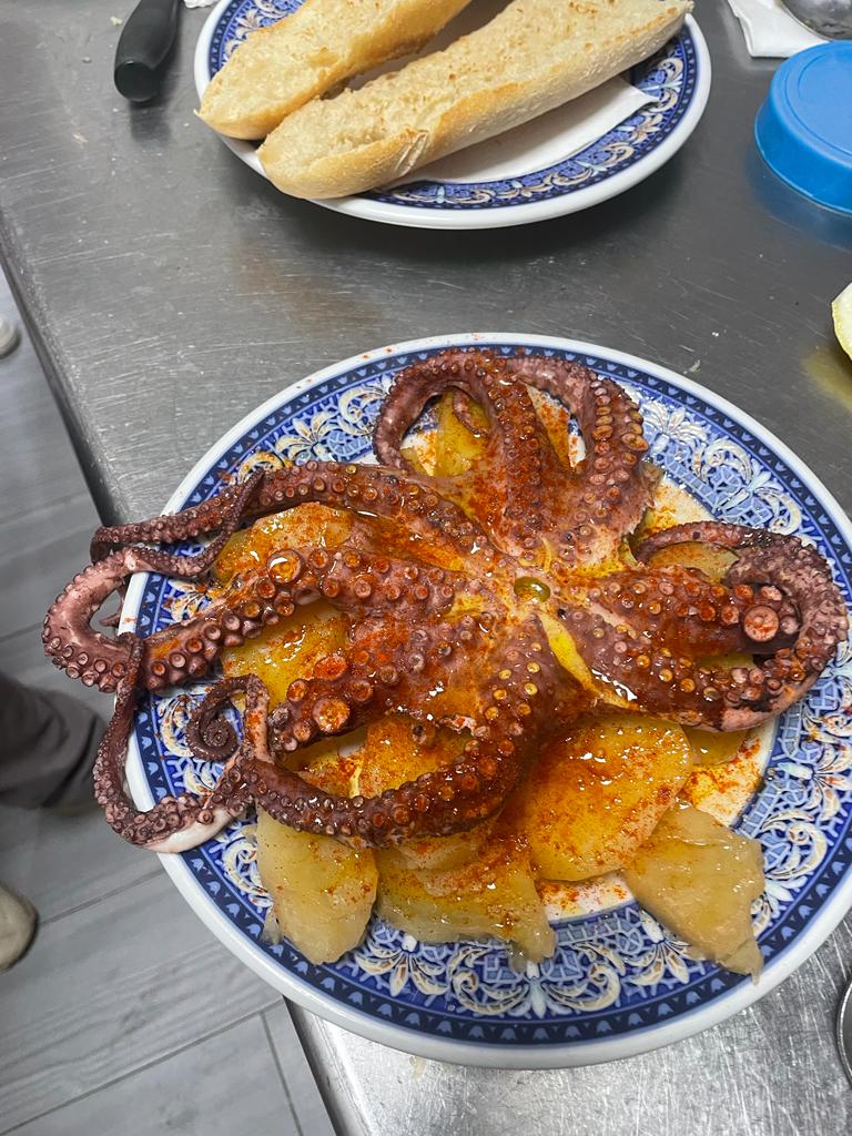 La Taberna de Ana — Comida y bebida