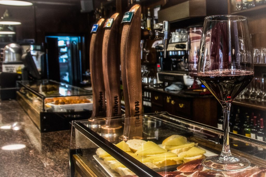 Bar Cafe Torero — Comida y bebida