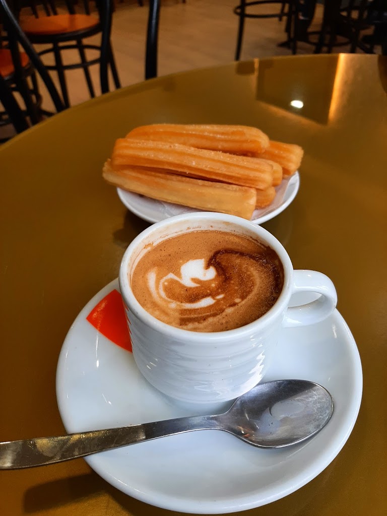 Cafetaria Royalty — Comida y bebida