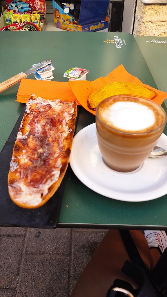 Cafeteria Monterrey — Comida y bebida
