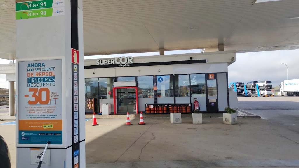 Estacion de Servicio Repsol — Exterior