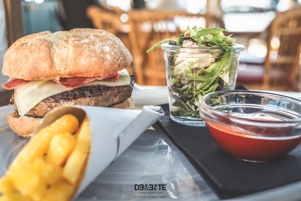 Restaurante Demente Puerto — Comida y bebida