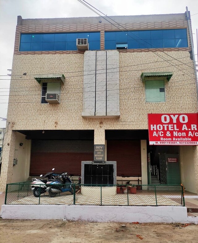 Oyo 81141 Hotel Ar