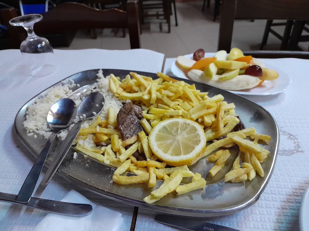 Restaurante A Nossa Adega — Comida y bebida